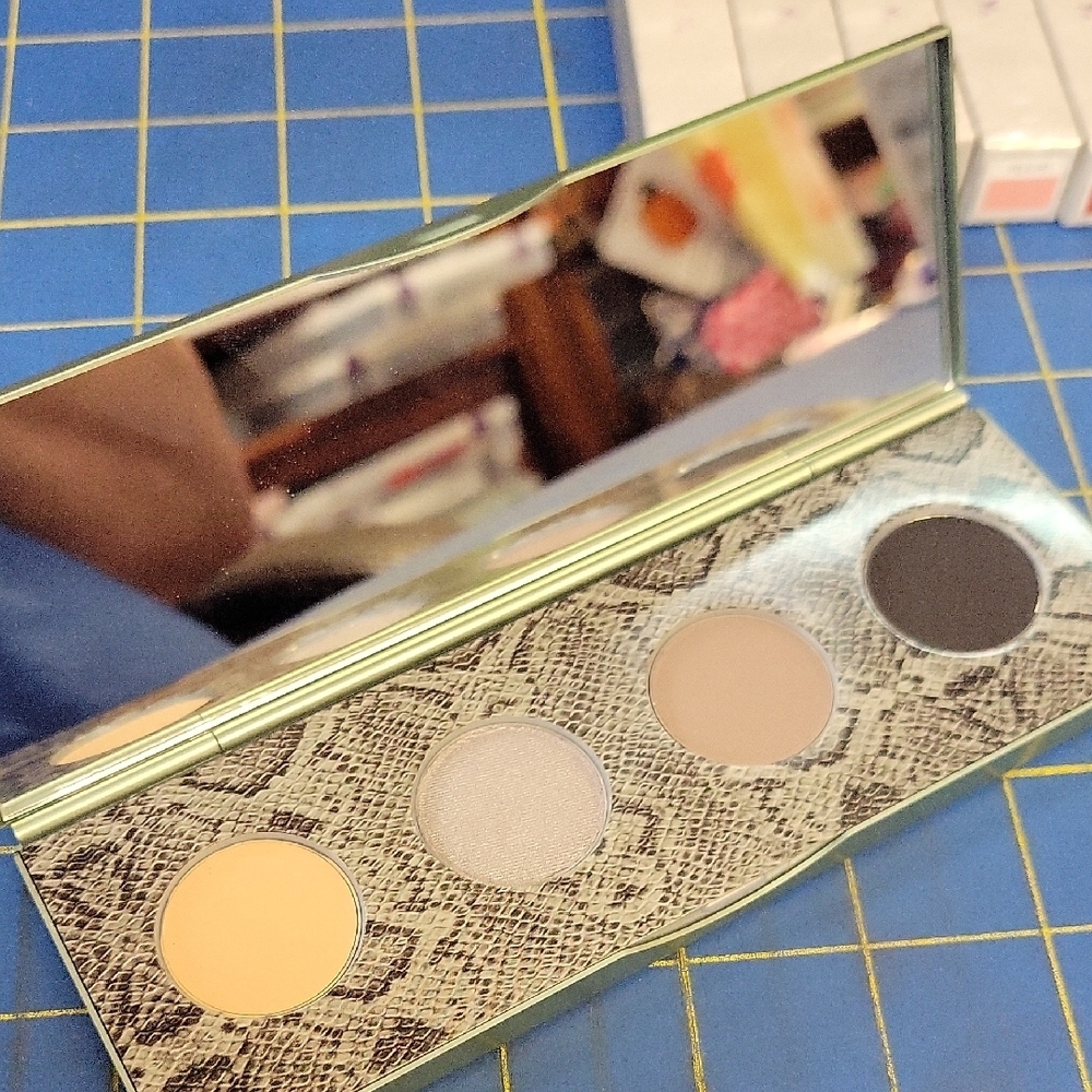 Mally Beauty Citychick Kit Smokey Eyeshadow Palette Argento Soho New